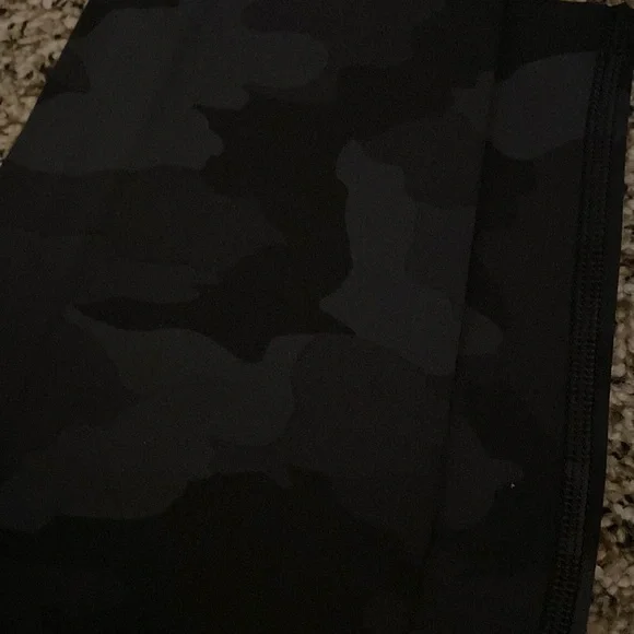 NWT Fast and Free Camo 25” Highrise - Picture 5 of 6